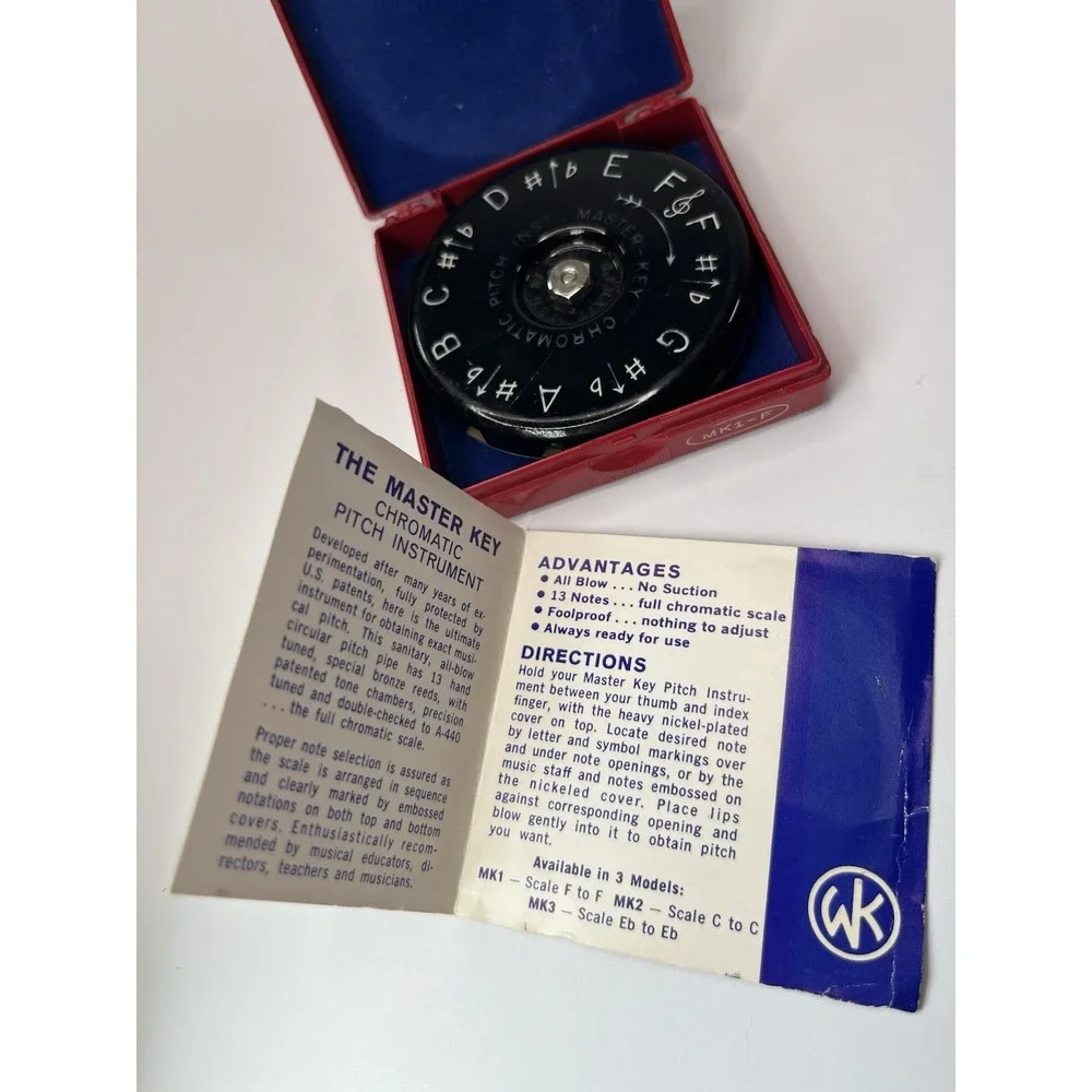Chromatic Pitch Pipe Instrument The Master Key WM Kratt Co A-440 13 Keys Vintage